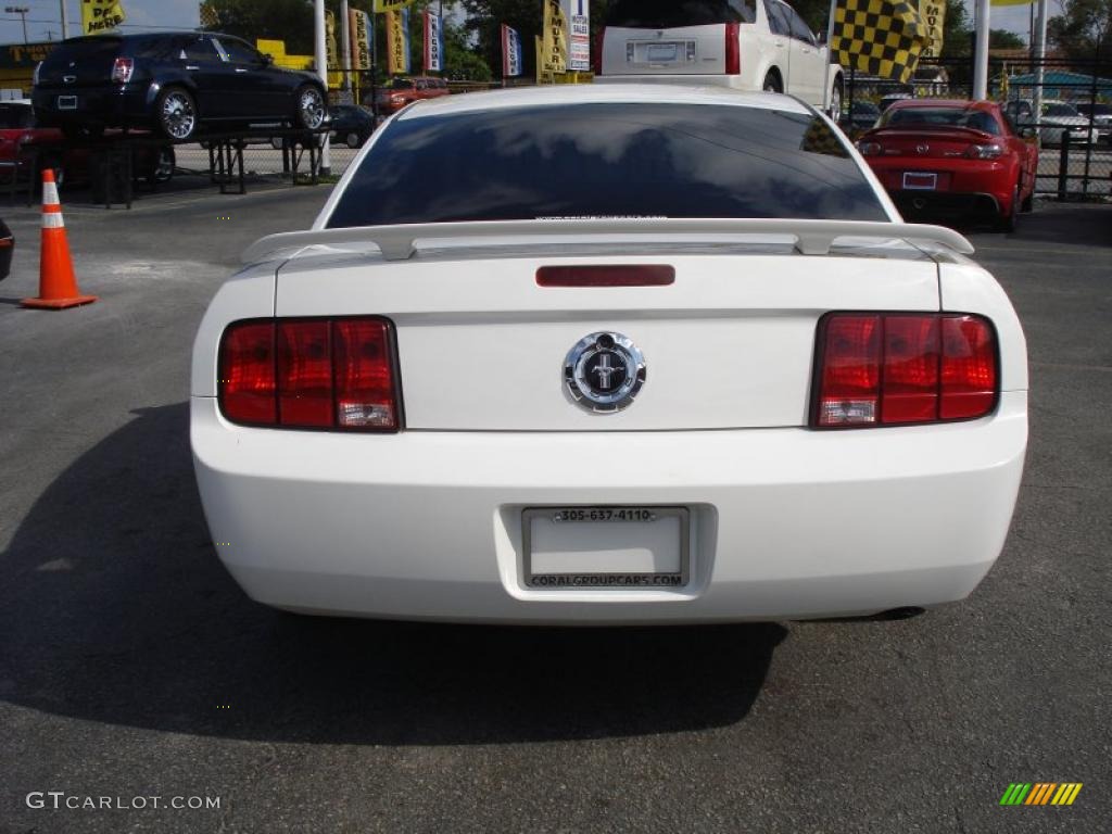 2005 Mustang V6 Premium Coupe - Performance White / Medium Parchment photo #5