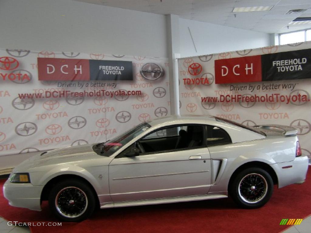 2003 Mustang V6 Coupe - Silver Metallic / Medium Graphite photo #6