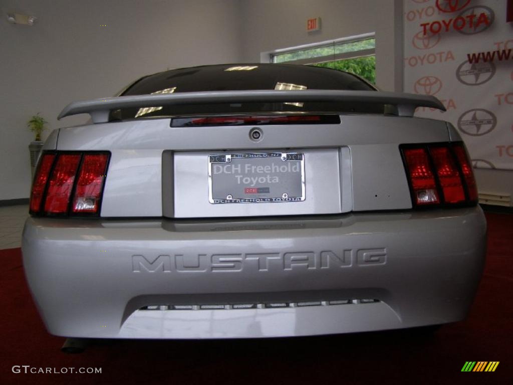 2003 Mustang V6 Coupe - Silver Metallic / Medium Graphite photo #9