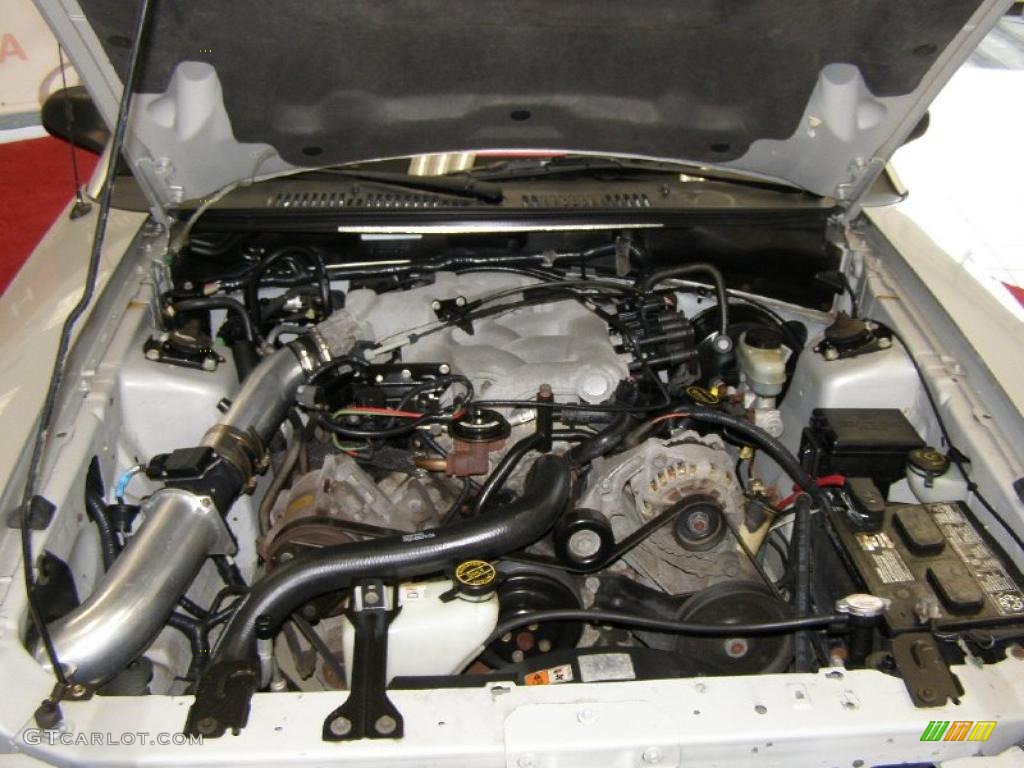 2003 Mustang V6 Coupe - Silver Metallic / Medium Graphite photo #30