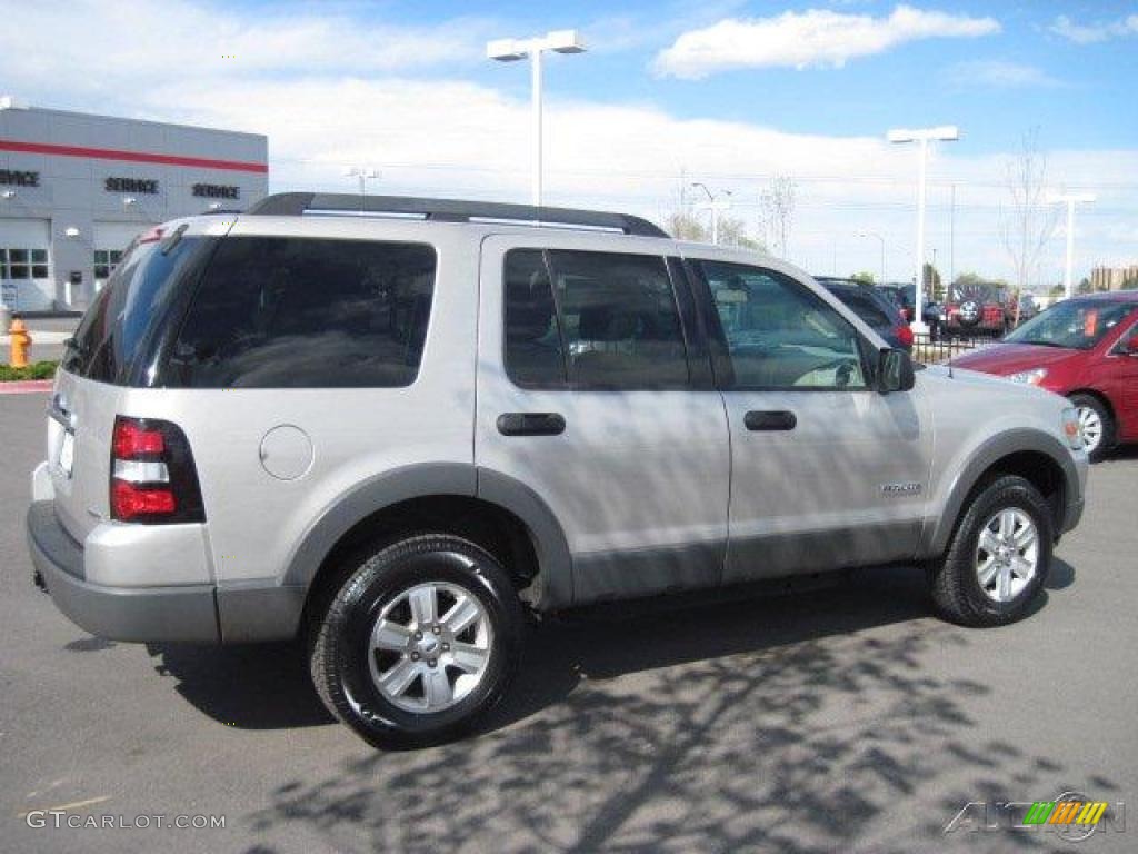 2006 Explorer XLT 4x4 - Silver Birch Metallic / Stone photo #2