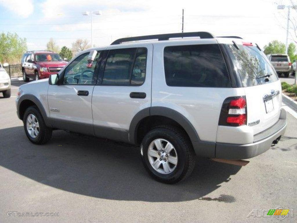 2006 Explorer XLT 4x4 - Silver Birch Metallic / Stone photo #4