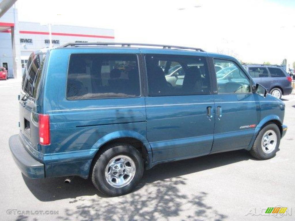 2001 Astro AWD Passenger Van - Medium Cadet Blue Metallic / Pewter photo #2