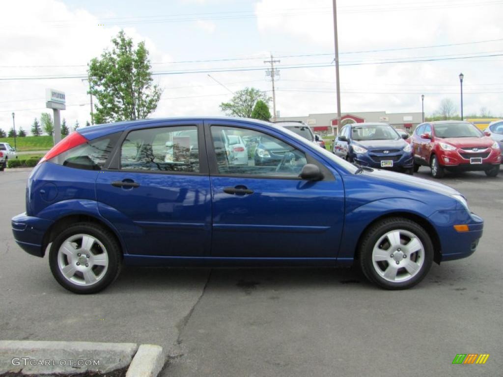 2005 Focus ZX5 SES Hatchback - Sonic Blue Metallic / Dark Flint/Light Flint photo #11