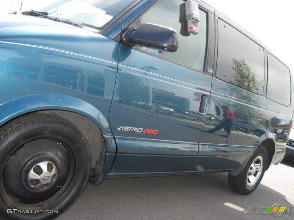 2001 Astro AWD Passenger Van - Medium Cadet Blue Metallic / Pewter photo #26