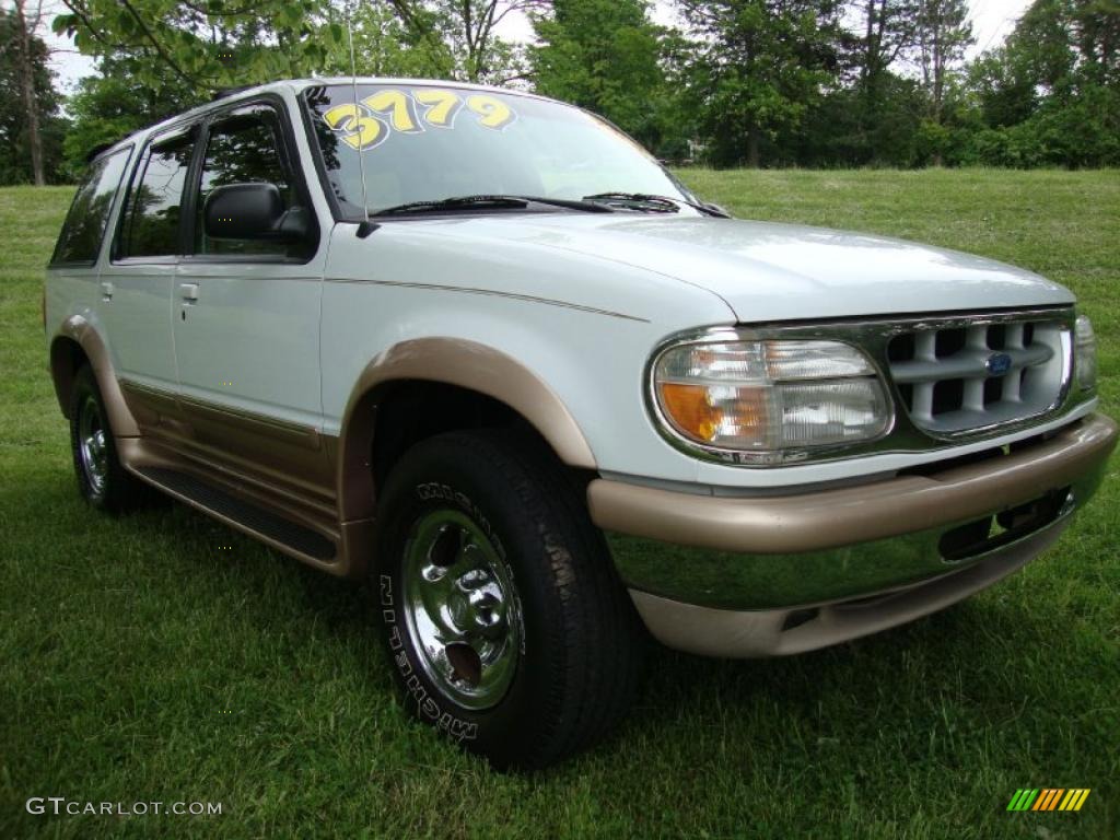 1996 Explorer Eddie Bauer 4x4 - Oxford White / Beige photo #5
