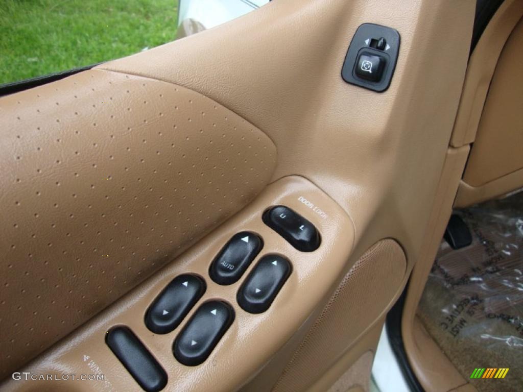 1996 Explorer Eddie Bauer 4x4 - Oxford White / Beige photo #14