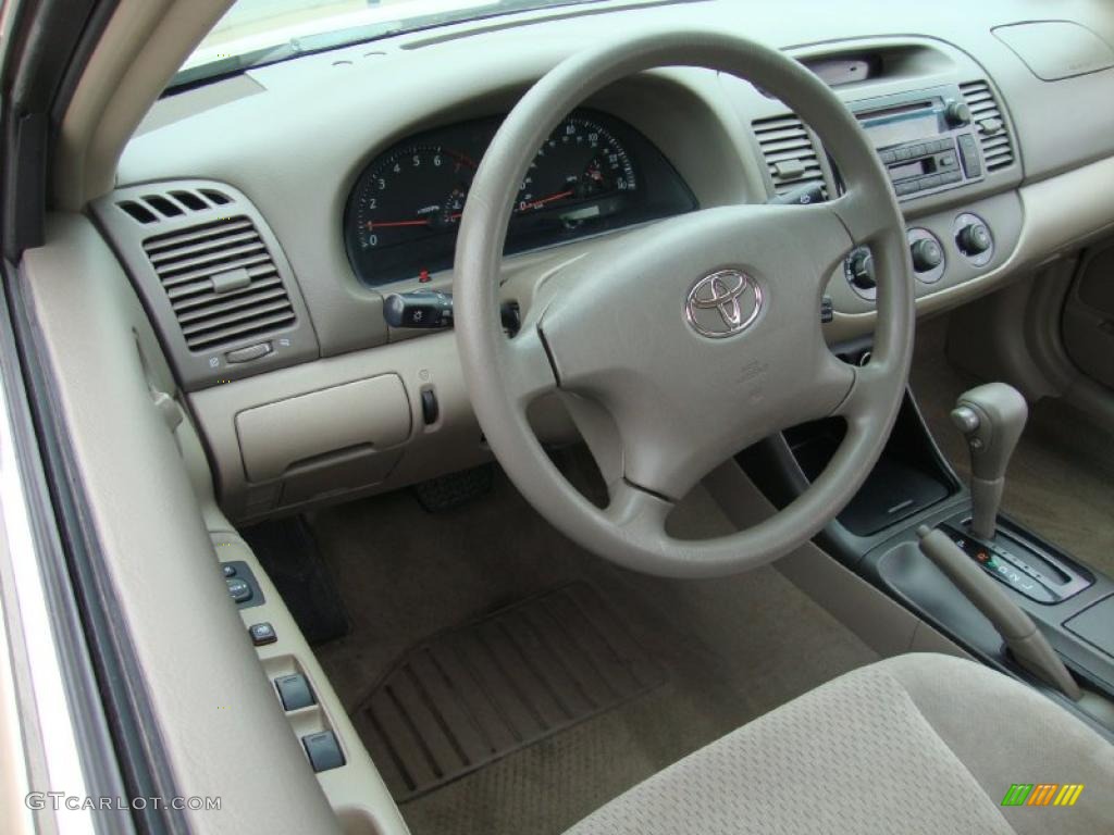 2002 Camry LE - Desert Sand Mica / Taupe photo #12