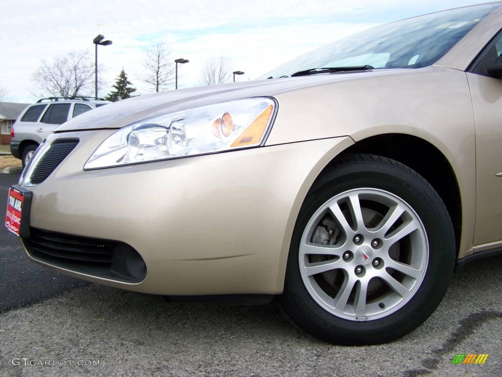 2005 G6 Sedan - Sedona Beige Metallic / Light Taupe photo #2