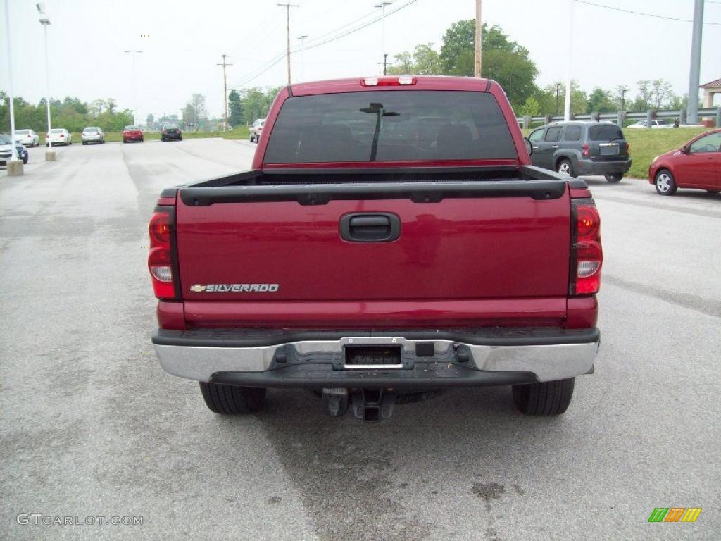 2006 Silverado 1500 Z71 Crew Cab 4x4 - Sport Red Metallic / Medium Gray photo #13