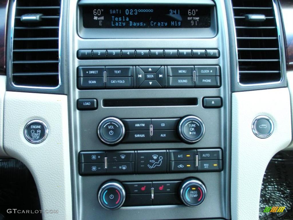 2010 Taurus SEL - Ingot Silver Metallic / Light Stone photo #10