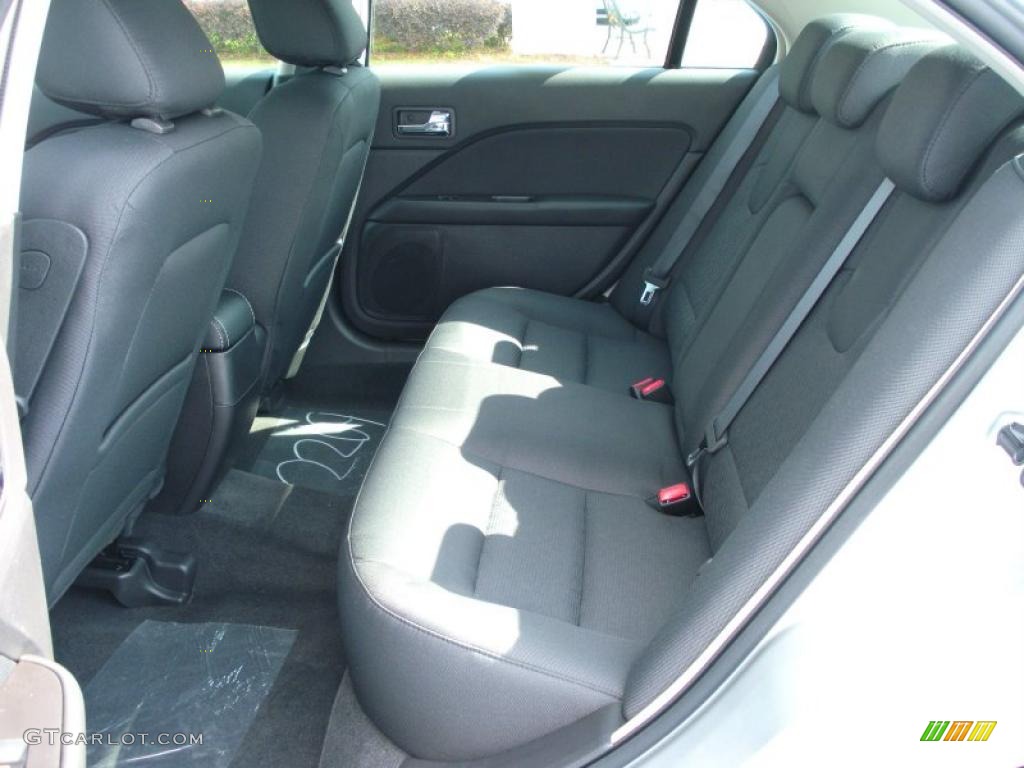 2010 Fusion SE - Brilliant Silver Metallic / Charcoal Black photo #6