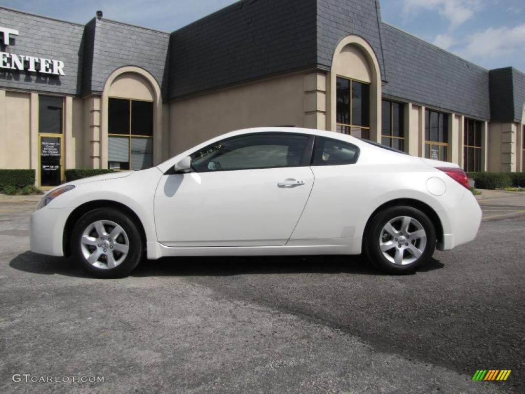 2009 Altima 2.5 S Coupe - Winter Frost Pearl / Charcoal photo #4
