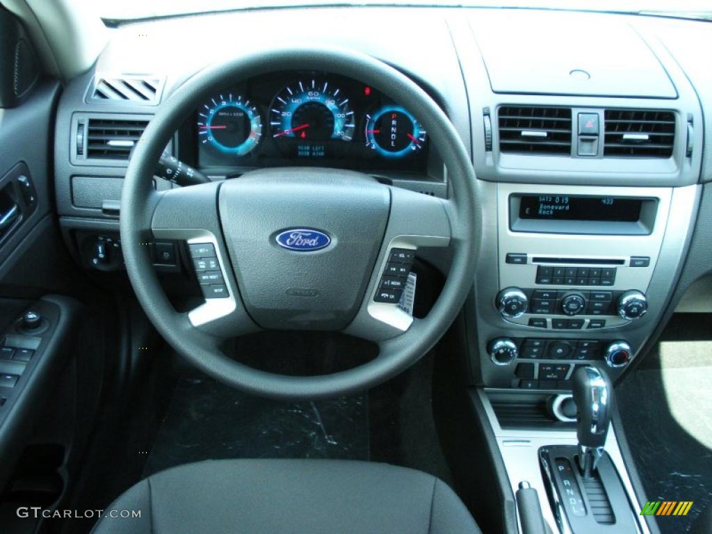 2010 Fusion SE - Brilliant Silver Metallic / Charcoal Black photo #7