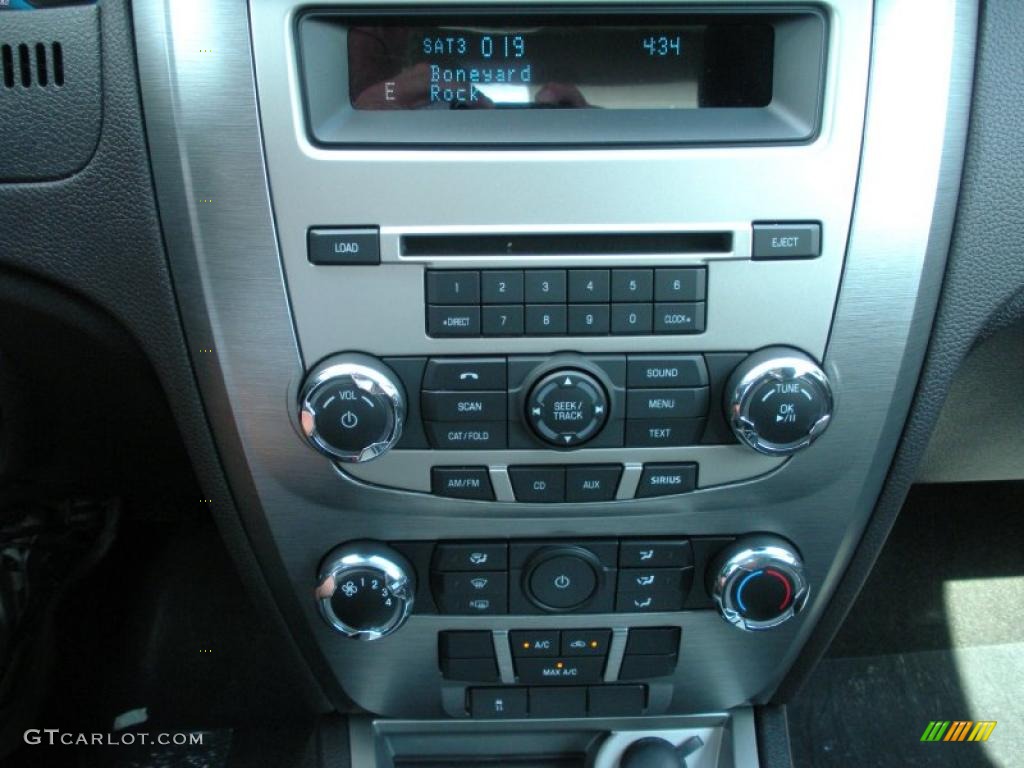 2010 Fusion SE - Brilliant Silver Metallic / Charcoal Black photo #10