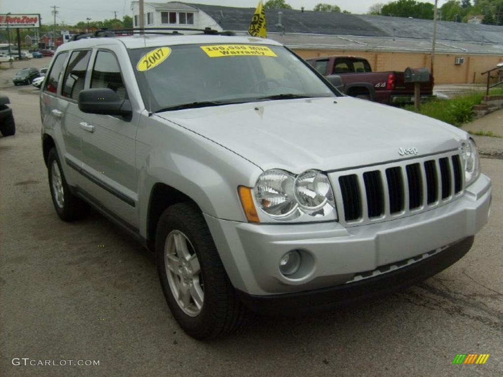 2007 Grand Cherokee Laredo 4x4 - Bright Silver Metallic / Dark Khaki/Light Graystone photo #6