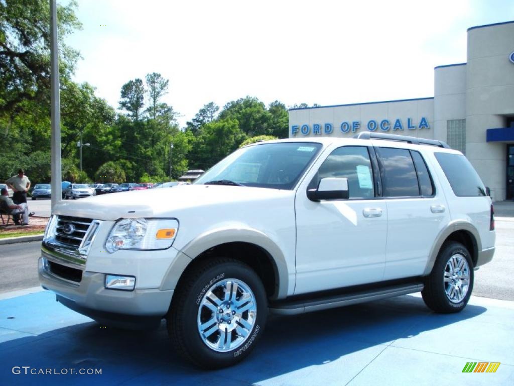 White Platinum Tri-Coat Ford Explorer