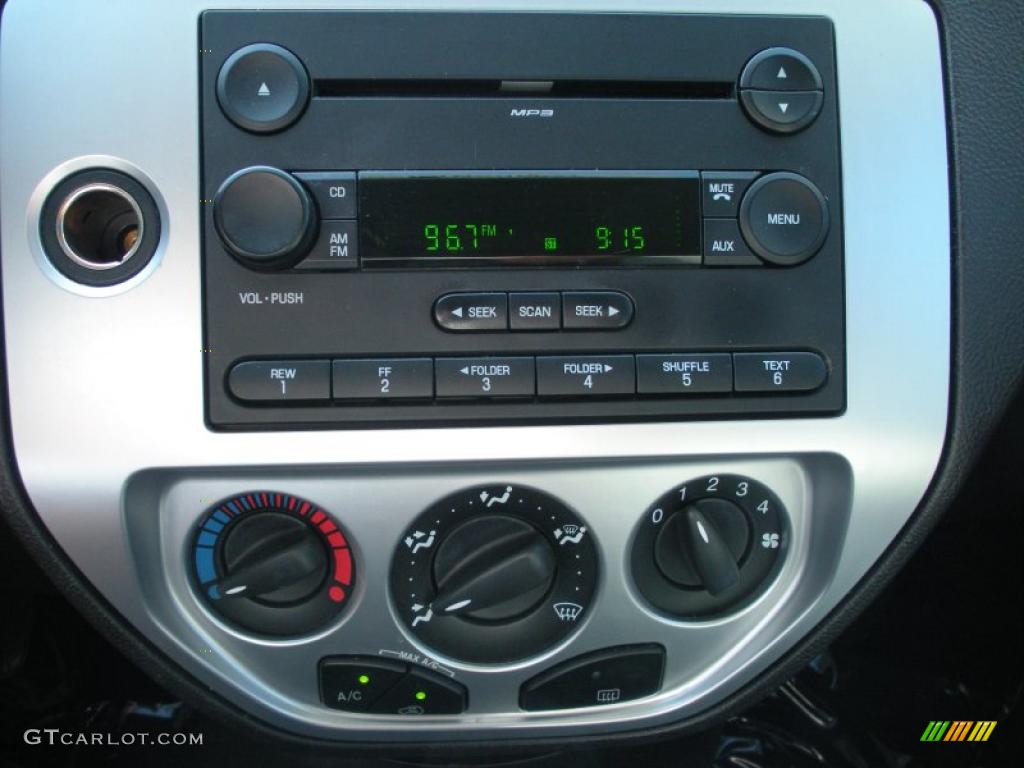 2007 Focus ZX5 SE Hatchback - CD Silver Metallic / Charcoal/Light Flint photo #21