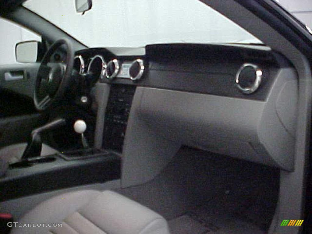 2007 Mustang GT Premium Coupe - Black / Light Graphite photo #7
