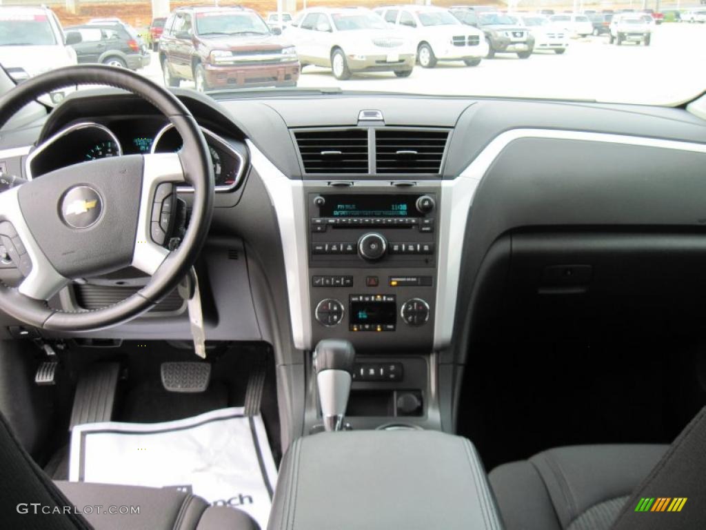2010 Traverse LT AWD - Silver Ice Metallic / Dark Gray/Light Gray photo #11