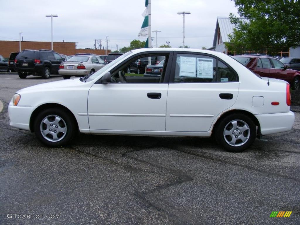 2002 Accent GL Sedan - Noble White / Beige photo #2