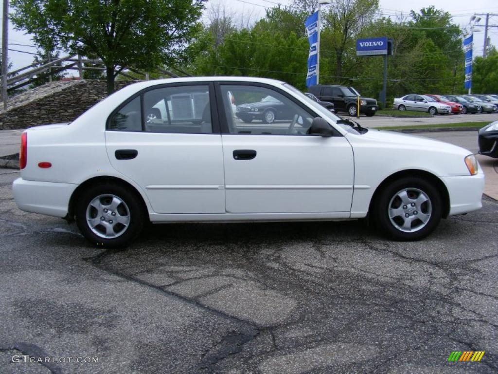 2002 Accent GL Sedan - Noble White / Beige photo #6