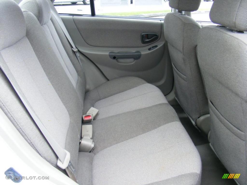 2002 Accent GL Sedan - Noble White / Beige photo #12