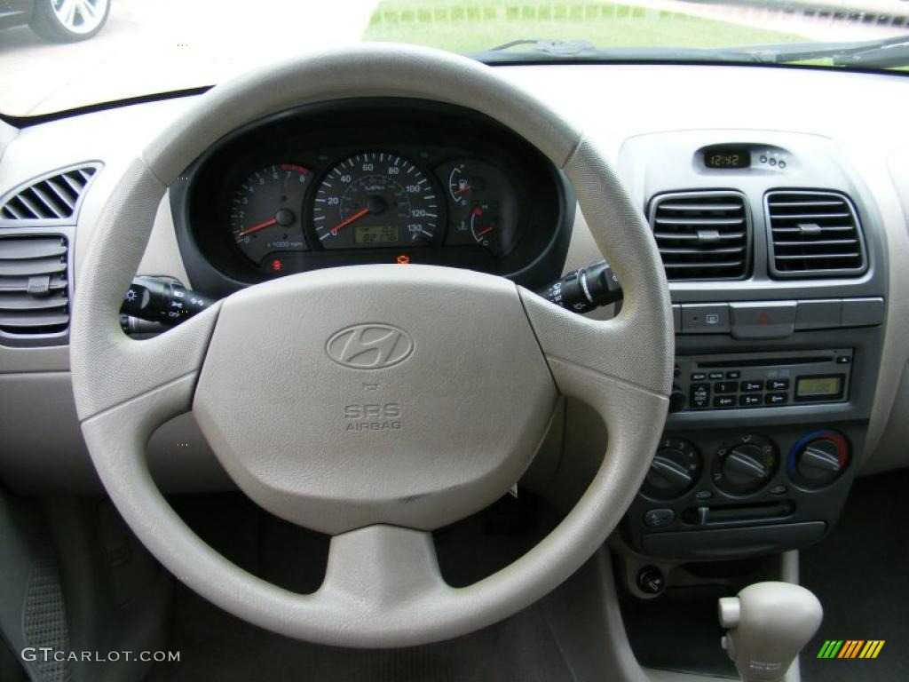 2002 Accent GL Sedan - Noble White / Beige photo #15