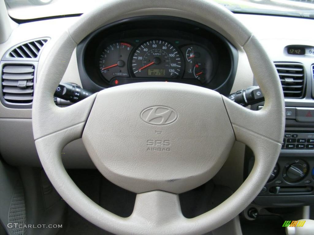 2002 Accent GL Sedan - Noble White / Beige photo #16