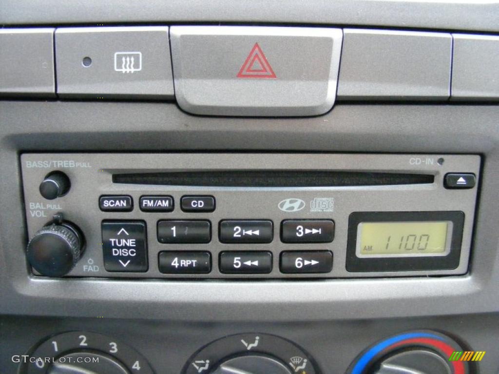 2002 Accent GL Sedan - Noble White / Beige photo #20