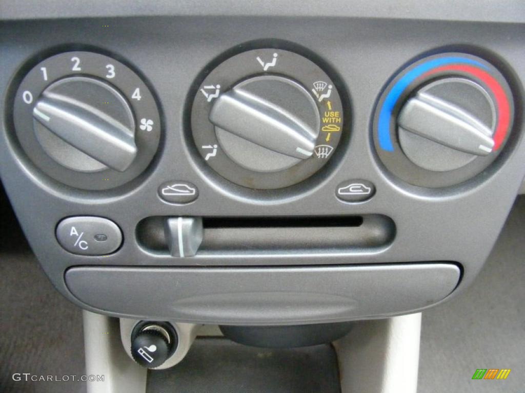 2002 Accent GL Sedan - Noble White / Beige photo #21