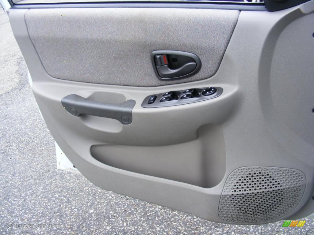 2002 Accent GL Sedan - Noble White / Beige photo #24