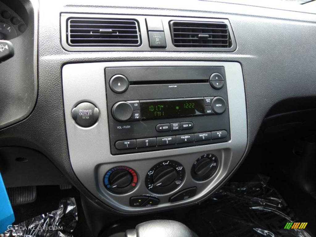 2007 Focus ZX5 SES Hatchback - CD Silver Metallic / Charcoal/Light Flint photo #21