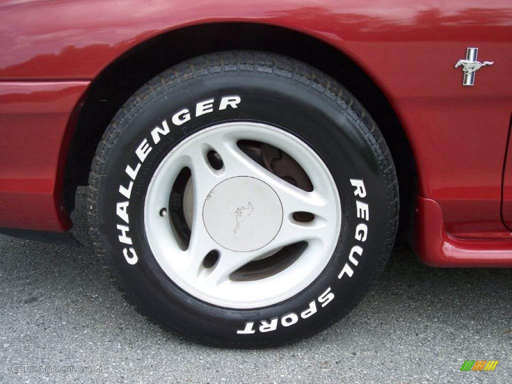 1996 Mustang V6 Coupe - Laser Red Metallic / Medium Graphite photo #9