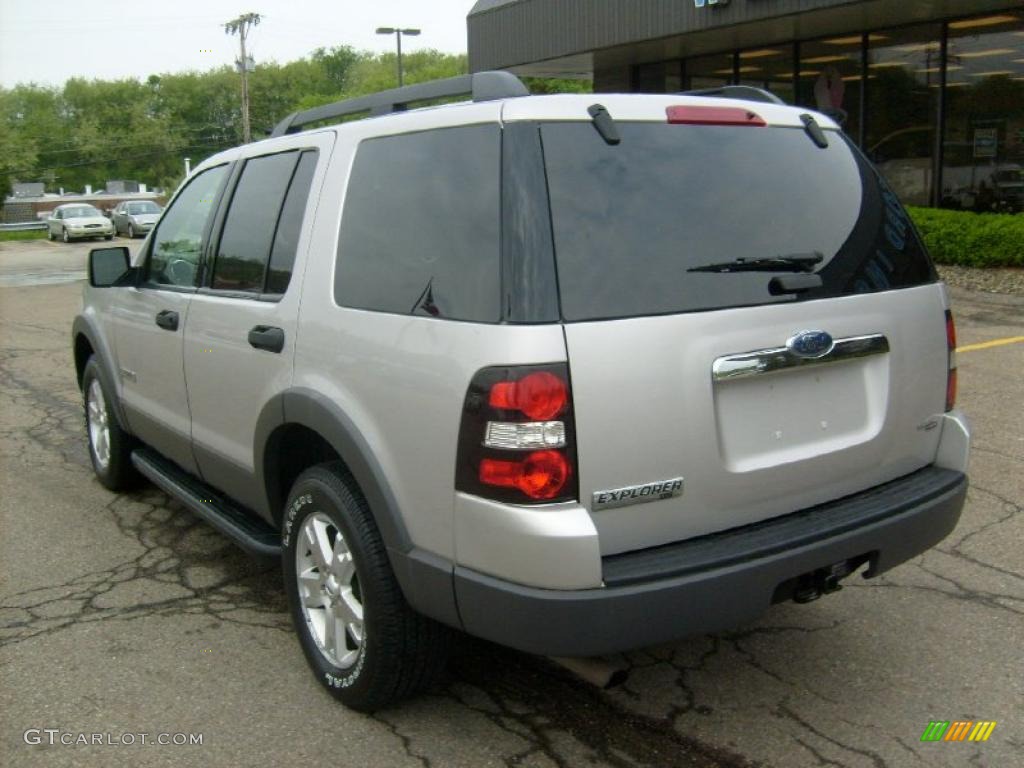 2006 Explorer XLT 4x4 - Silver Birch Metallic / Stone photo #2