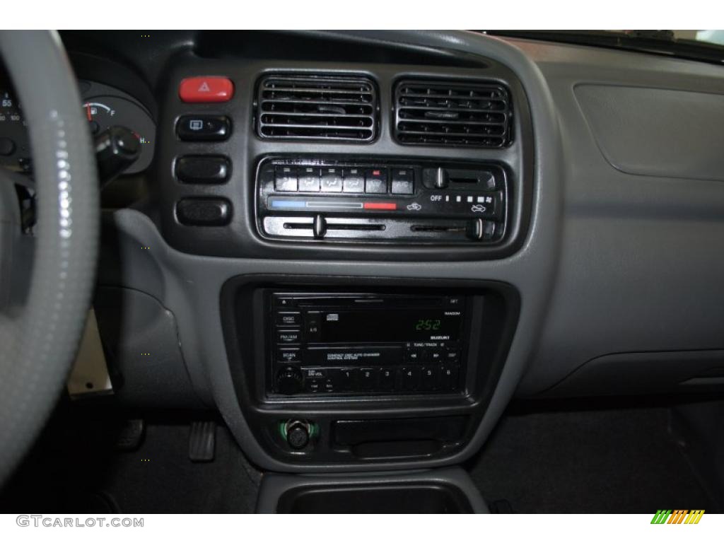 2001 Grand Vitara JLX 4x4 - Polar White / Gray photo #34