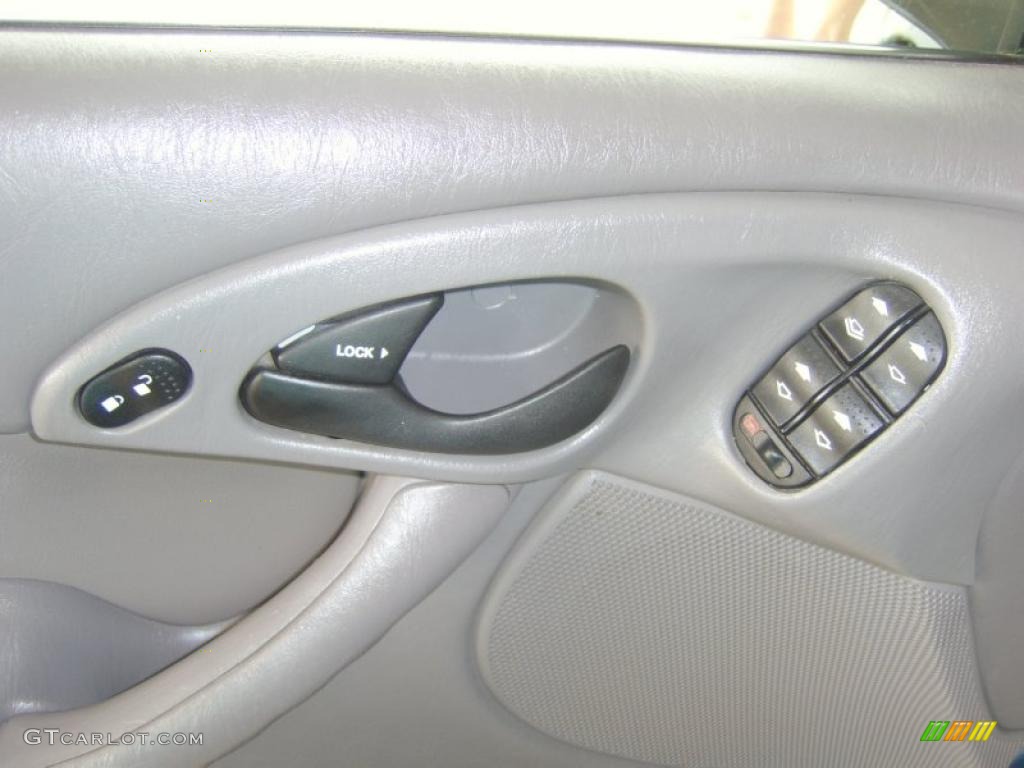 2001 Focus SE Sedan - Malibu Blue Metallic / Medium Graphite Grey photo #14