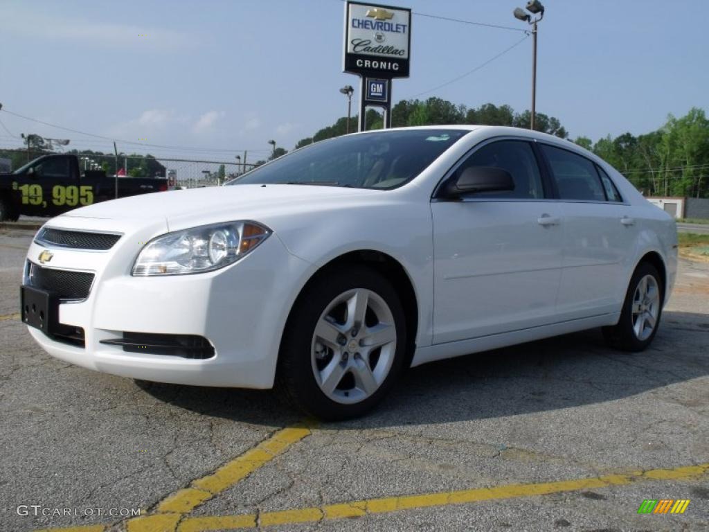 Summit White Chevrolet Malibu