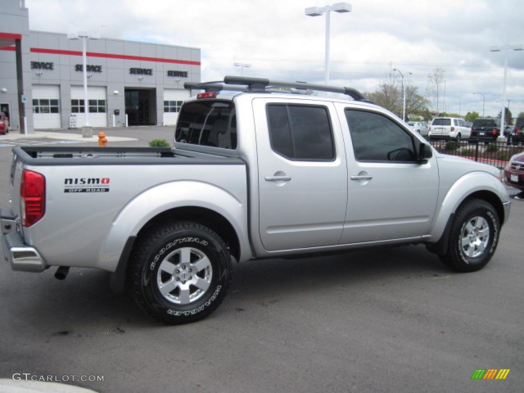 2008 Frontier Nismo Crew Cab 4x4 - Radiant Silver / Blue photo #2