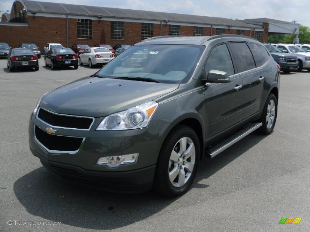 2010 Traverse LT - Cyber Gray Metallic / Dark Gray/Light Gray photo #1