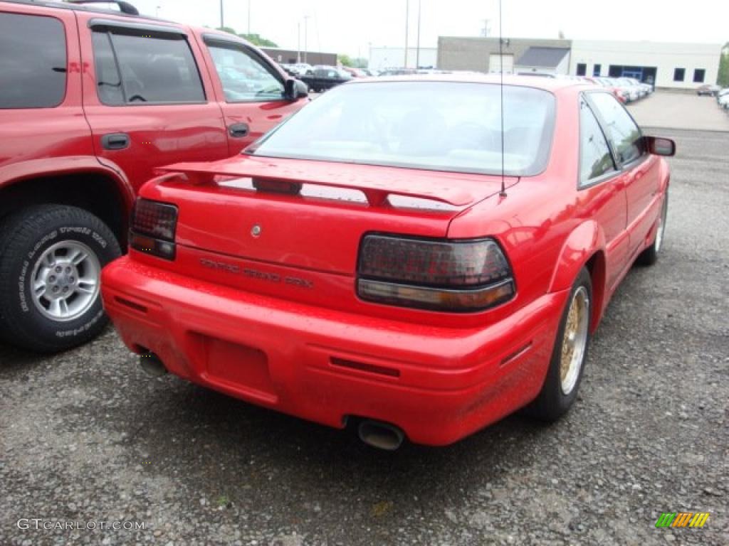 1995 Grand Prix SE Coupe - Bright Red / Tan photo #2