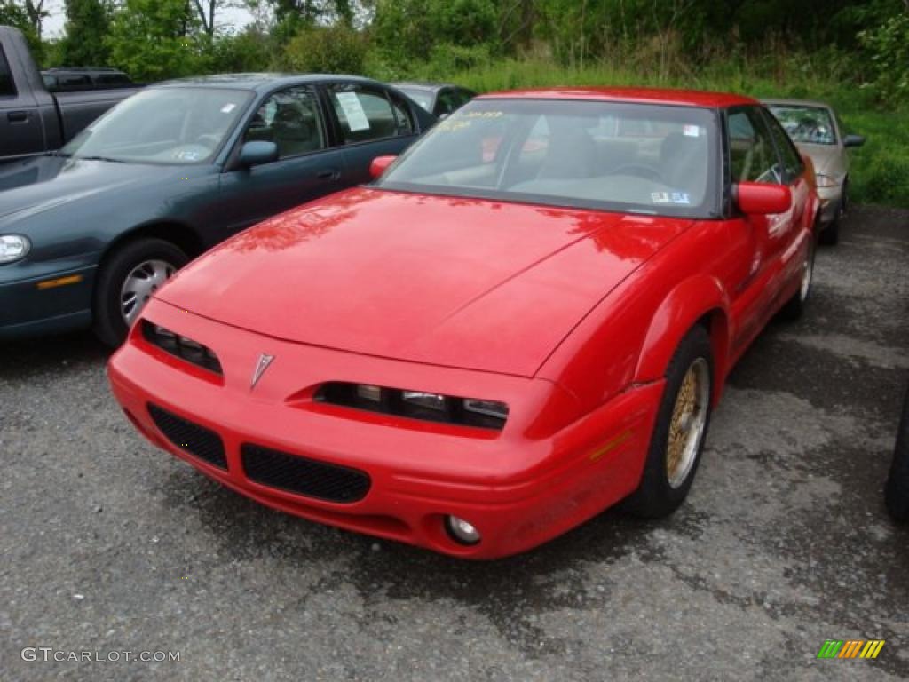 1995 Grand Prix SE Coupe - Bright Red / Tan photo #5
