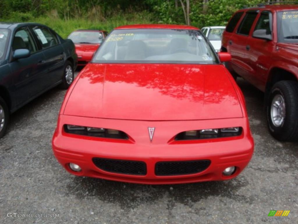 1995 Grand Prix SE Coupe - Bright Red / Tan photo #6