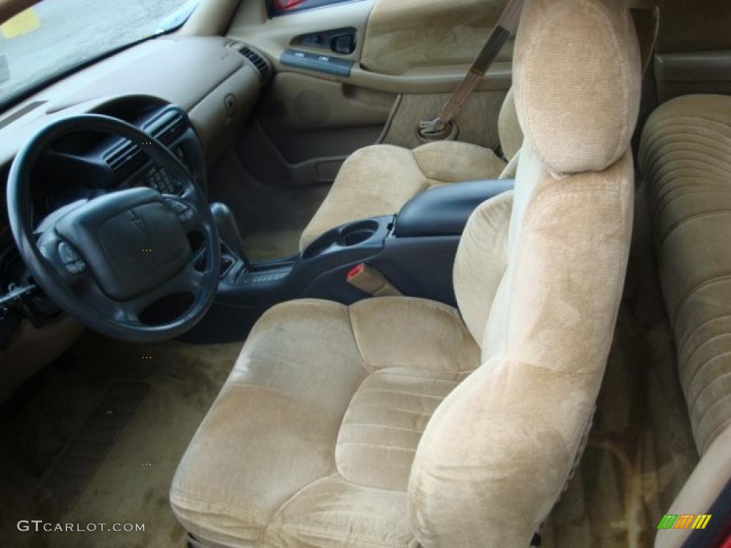 1995 Grand Prix SE Coupe - Bright Red / Tan photo #8