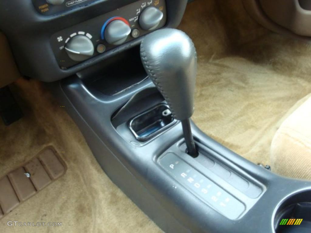 1995 Grand Prix SE Coupe - Bright Red / Tan photo #12
