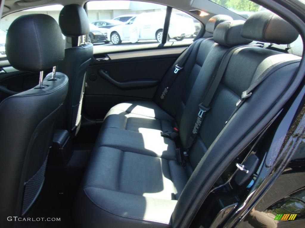 2004 3 Series 330xi Sedan - Jet Black / Black photo #21