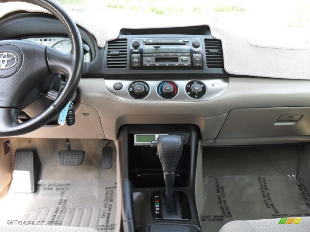 2003 Camry SE V6 - Catalina Blue Metallic / Taupe photo #16