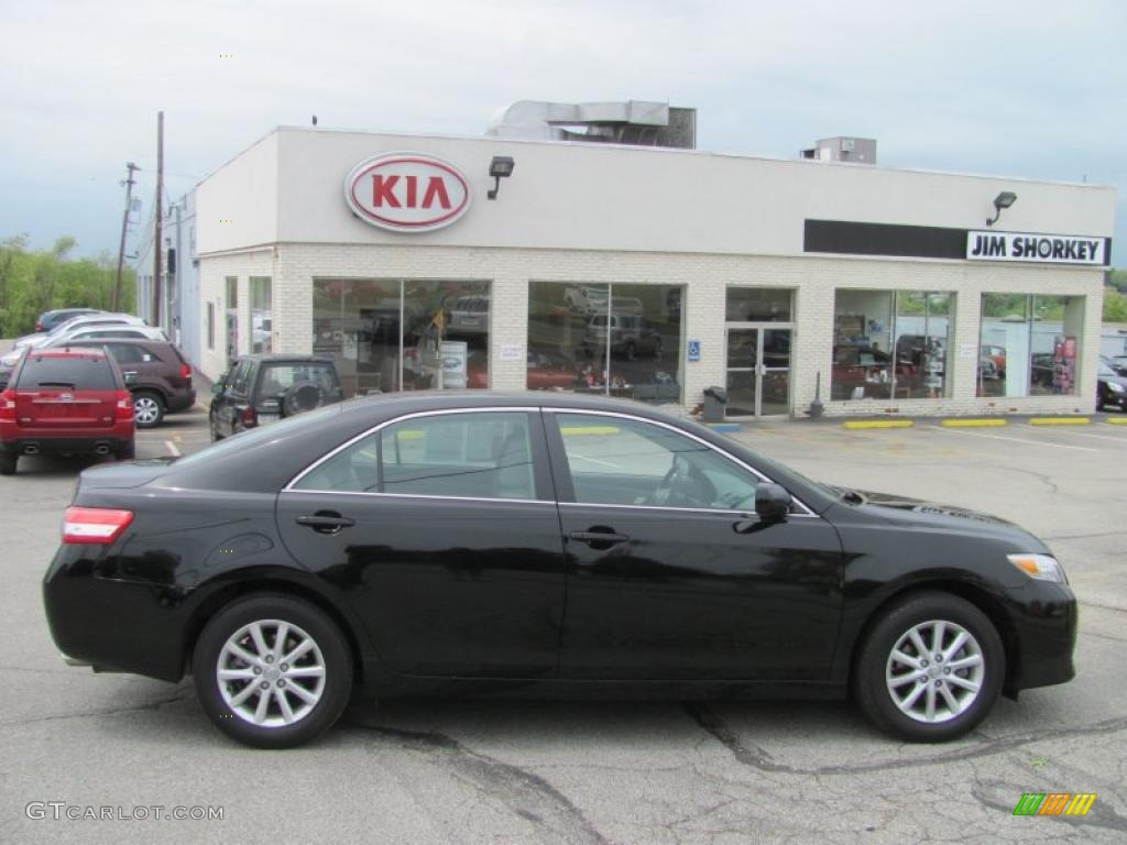 2010 Camry XLE - Black / Bisque photo #2