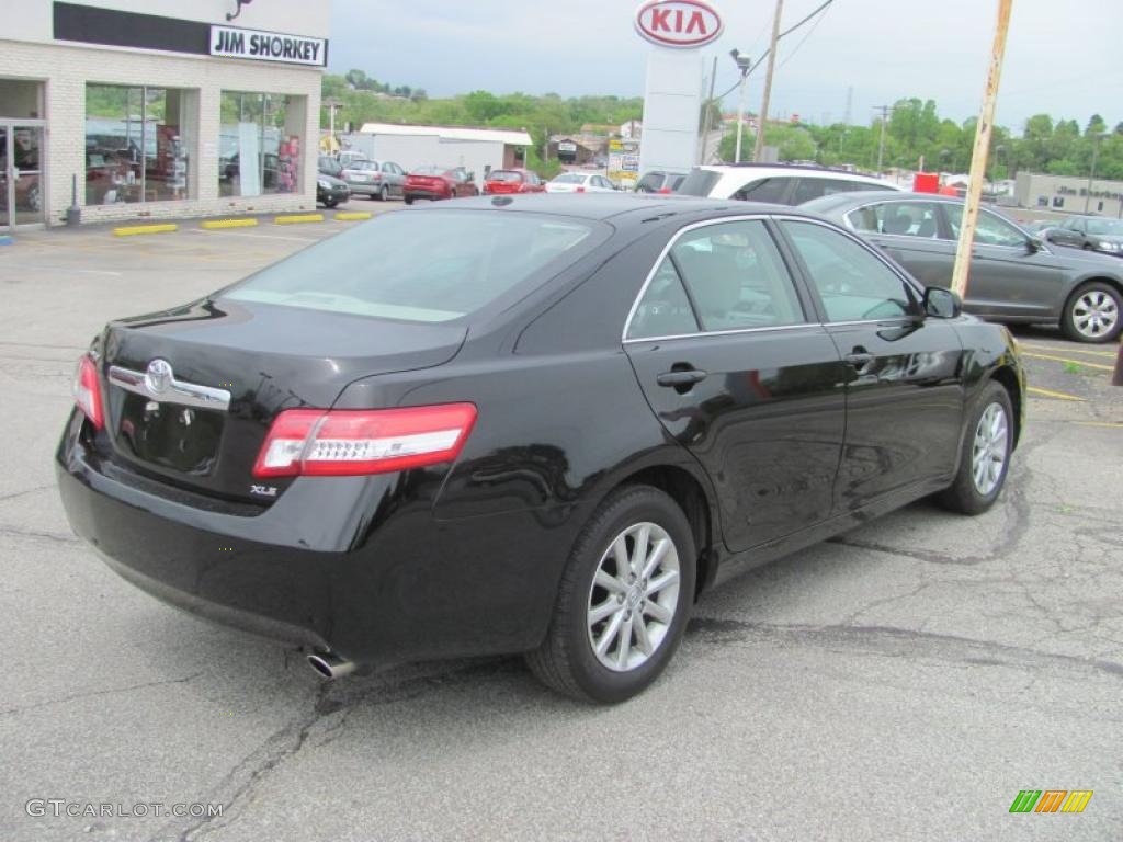 2010 Camry XLE - Black / Bisque photo #3