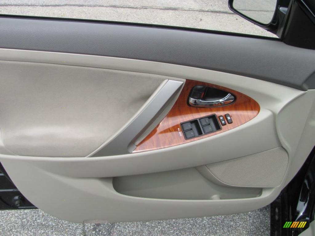 2010 Camry XLE - Black / Bisque photo #9
